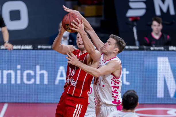 敏锐的门前 敏锐的门前