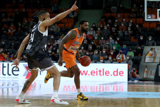 能借助艾伦 能借助艾伦